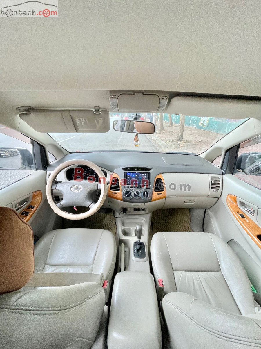 Toyota Innova   V 2011 - Cần bán gấp Toyota Innova V đời 2011, màu đen