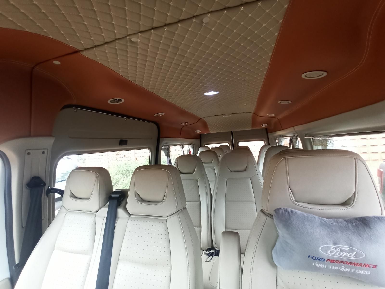 Ford Transit 2019 - Thanh lý giá rẻ Transit Luxury 2019 xe chính hãng