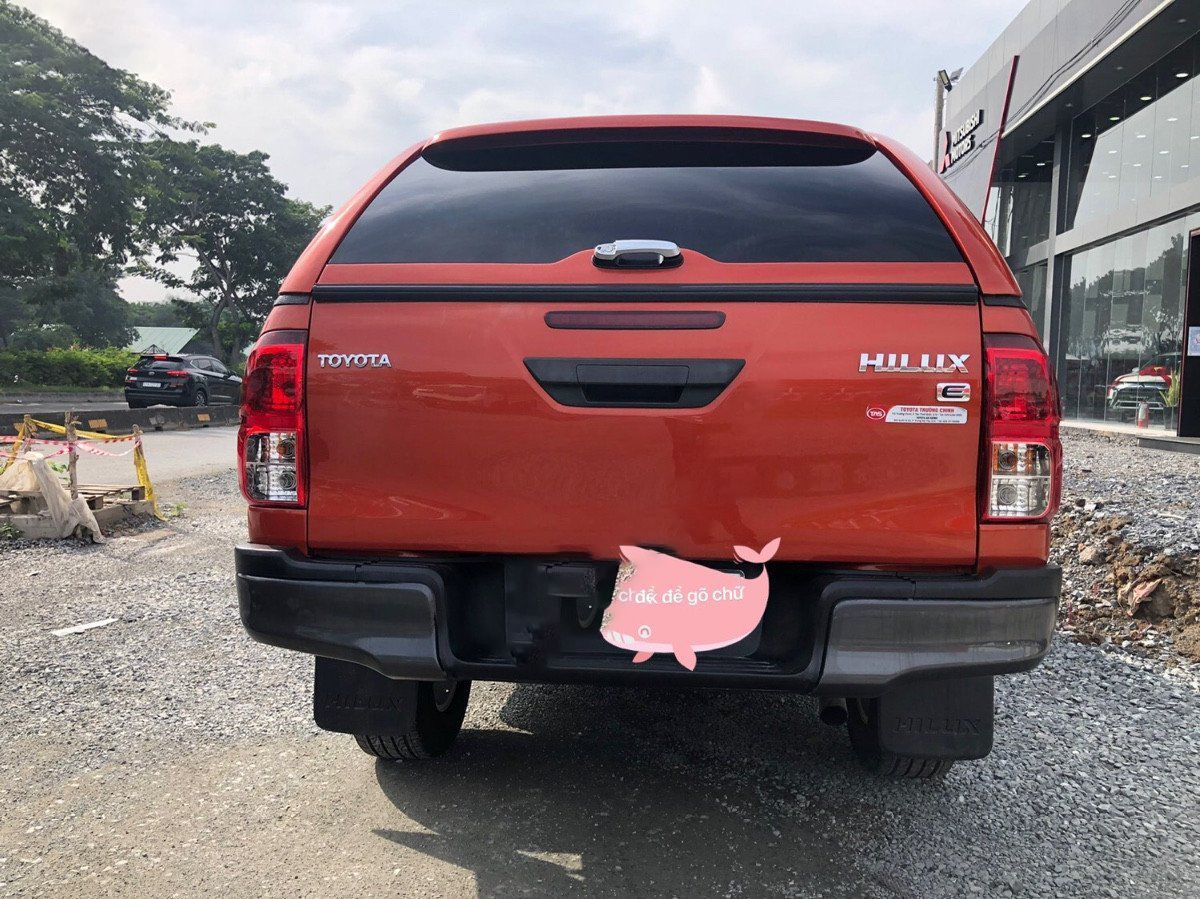 Toyota Hilux   2.4E 4x2 AT 2017 - Bán xe Toyota Hilux 2.4E 4x2 AT sản xuất năm 2017, xe nhập chính chủ