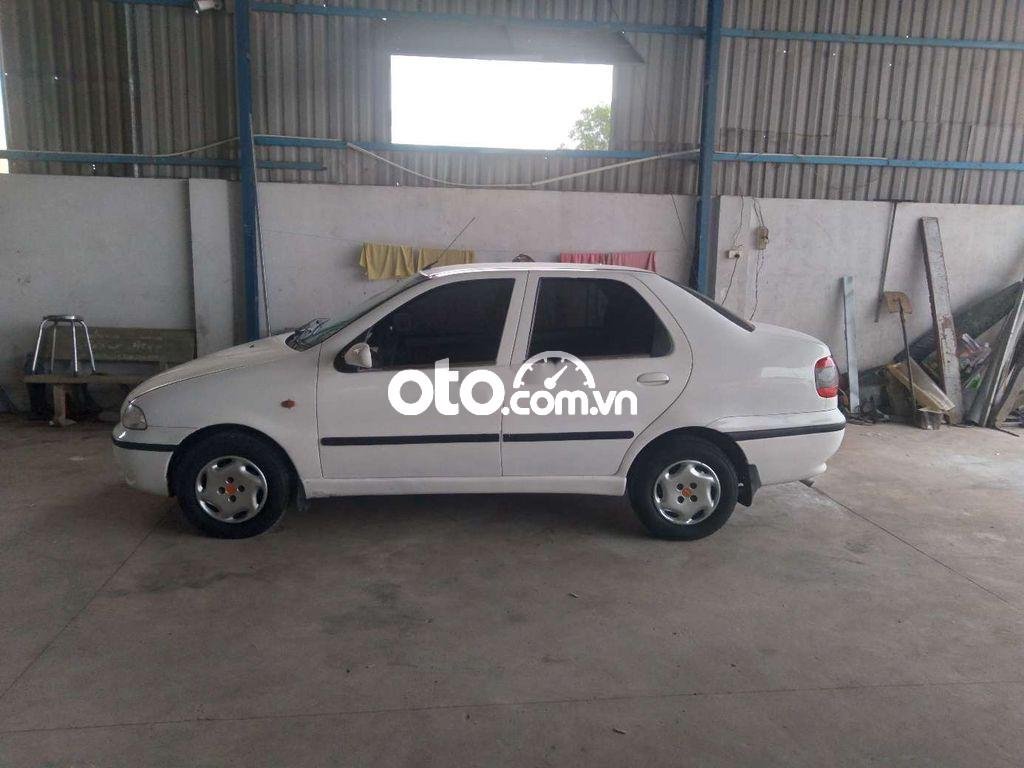 Fiat Siena 2000 - Cần bán xe Fiat Siena sản xuất năm 2000, màu trắng xe gia đình