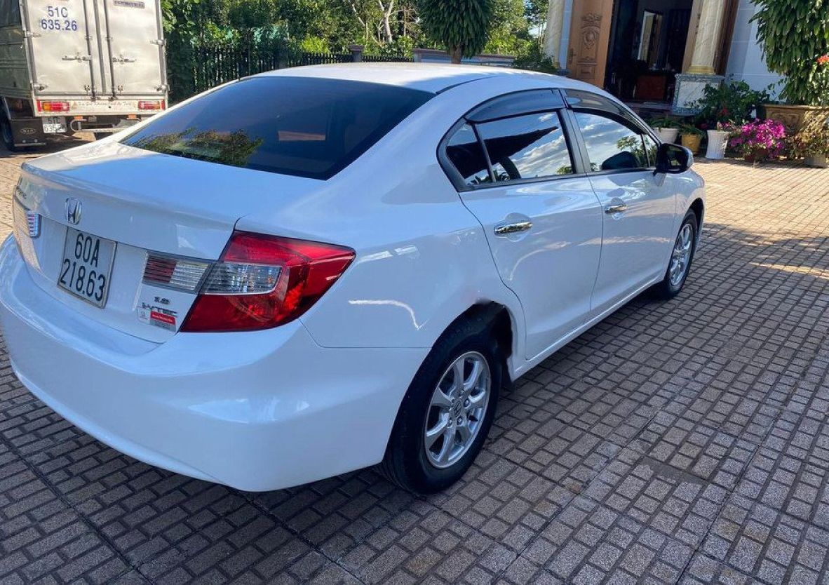 Honda Civic   1.8 AT 2015 - Cần bán gấp Honda Civic 1.8 AT sản xuất năm 2015, màu trắng