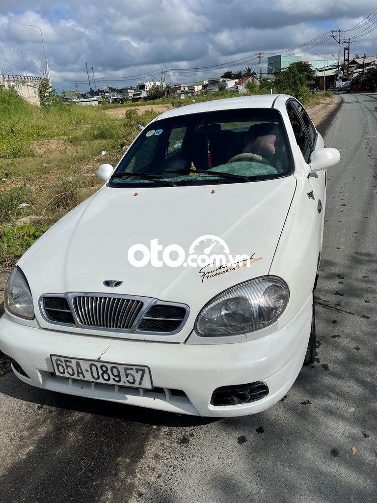 Daewoo Lanos 2001 - Cần bán gấp Daewoo Lanos sản xuất năm 2001, màu trắng, nhập khẩu nguyên chiếc