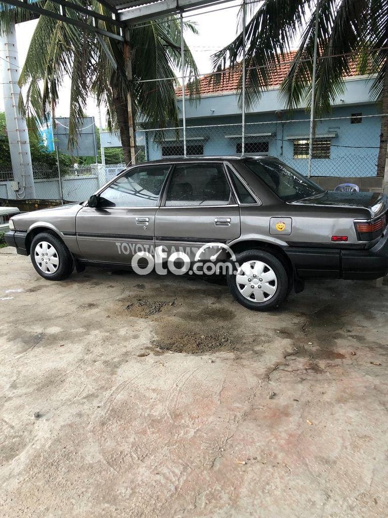 Toyota Camry 1986 - Bán Toyota Camry năm sản xuất 1986, màu đen, nhập khẩu nguyên chiếc