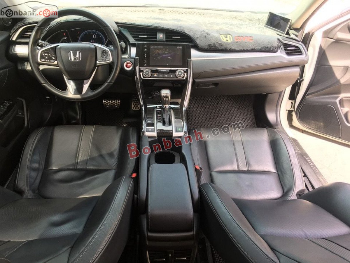 Honda Civic L 1.5 Turbo 2016 - Bán ô tô Honda Civic L 1.5 Turbo sản xuất năm 2016, màu trắng, nhập khẩu xe gia đình