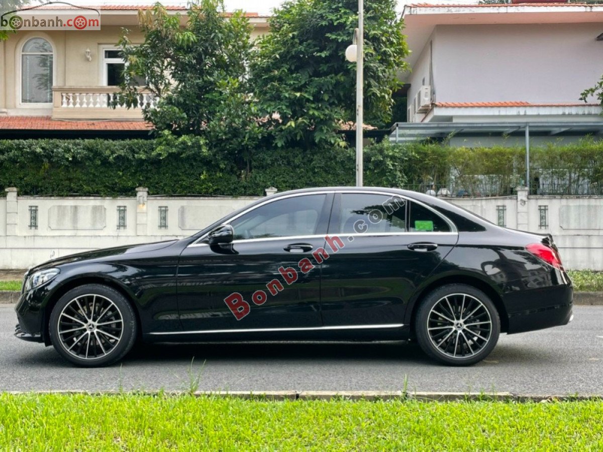 Mercedes-Benz 2019 - Cần bán Mercedes C200 Exclusive đời 2019, màu đen