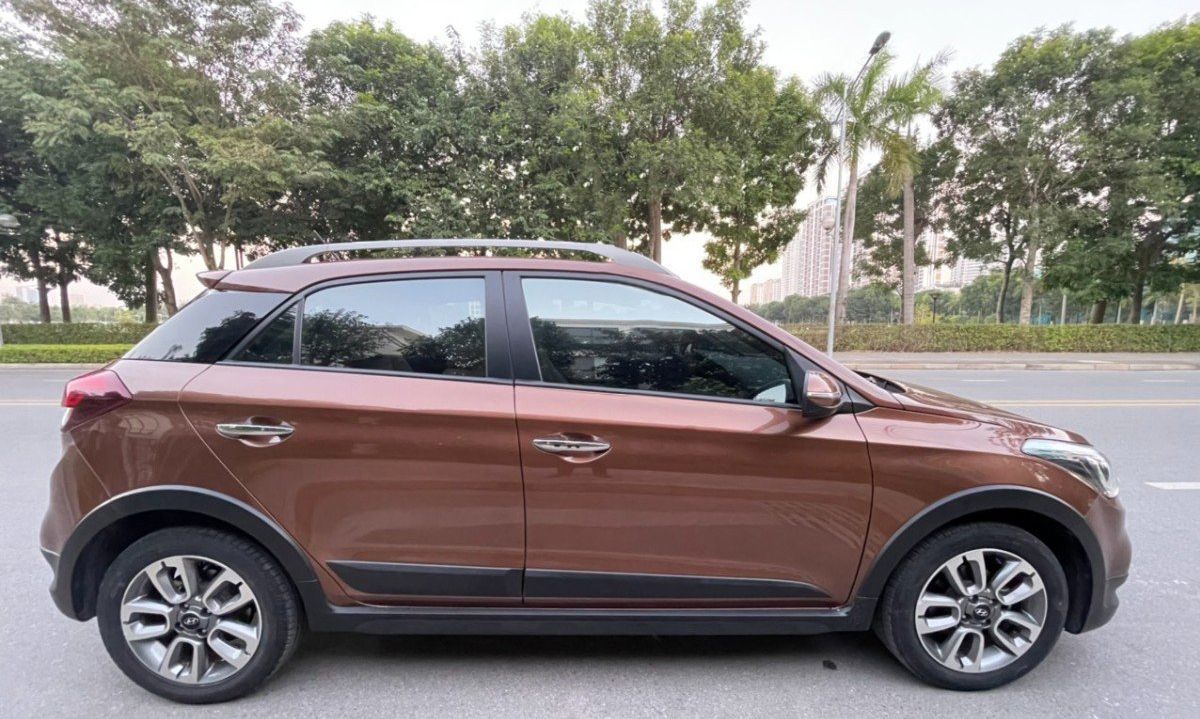 Hyundai VT260 2016 - Bán Hyundai i20 Active đời 2016, màu nâu, xe nhập