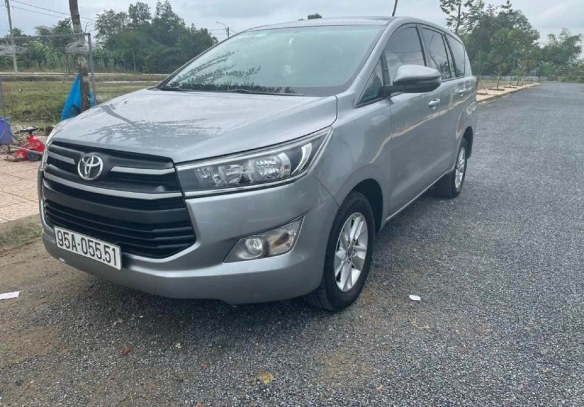 Toyota Innova   2.0E   2019 - Bán Toyota Innova 2.0E 2019, màu xám, 560 triệu