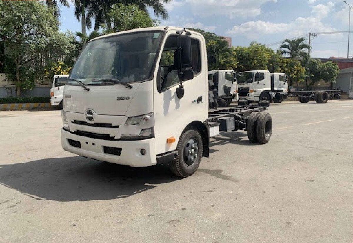 Hino 300 Series 2021 - Cần bán Hino 300 Series đời 2021, màu trắng, nhập khẩu