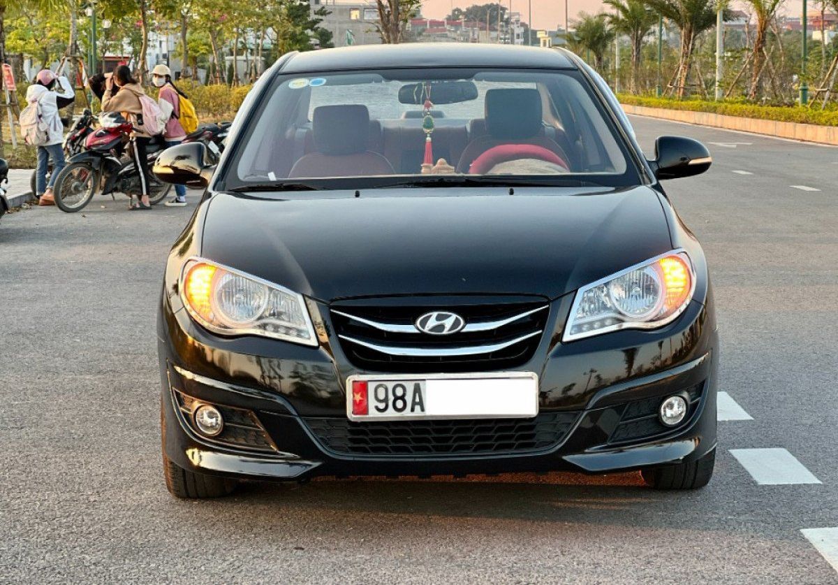 Hyundai Avante   1.6 MT 2014 - Bán Hyundai Avante 1.6 MT đời 2014, màu đen như mới