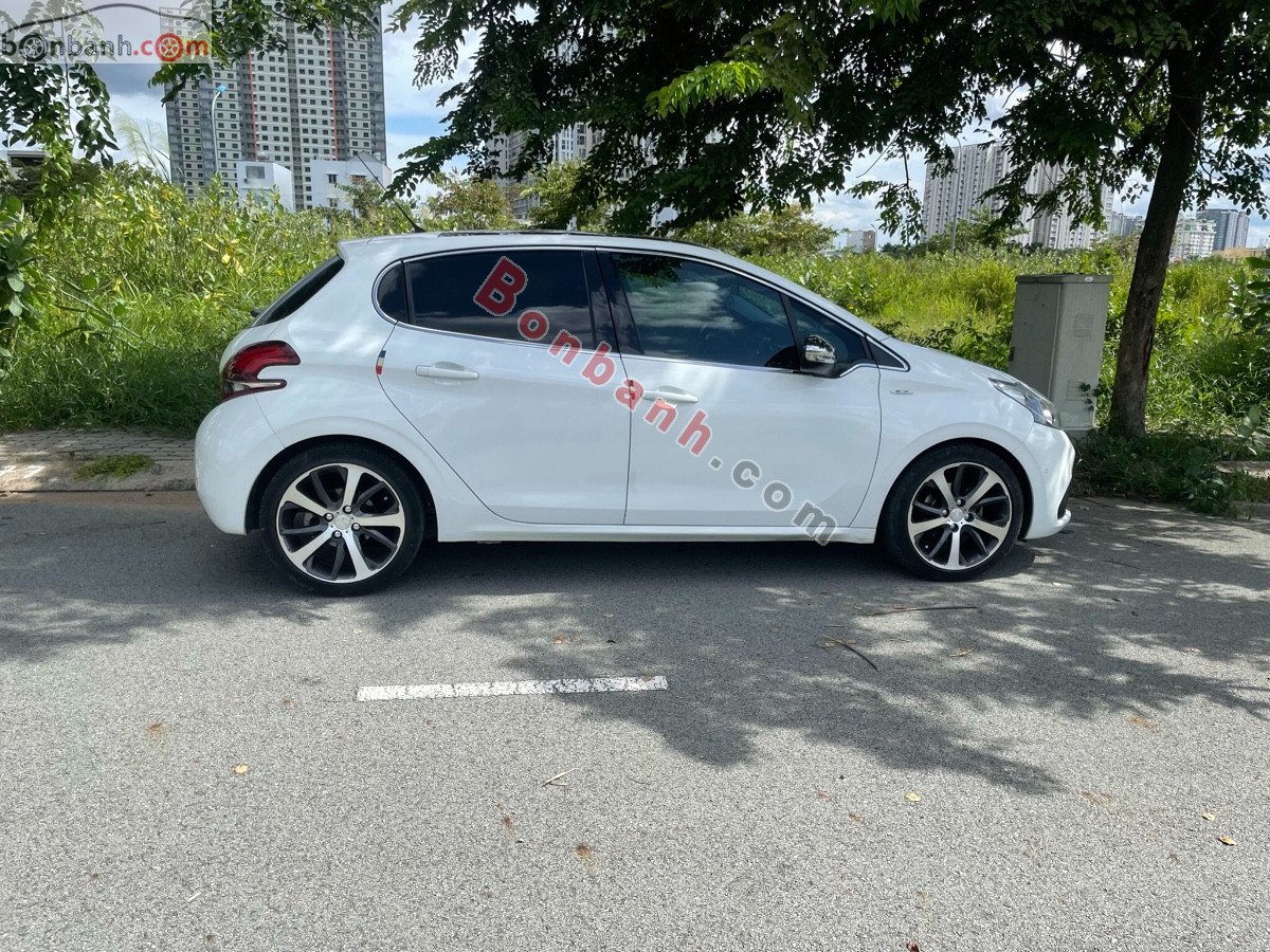 Peugeot 208 2017 - Cần bán Peugeot 208 năm sản xuất 2017, màu trắng, nhập khẩu nguyên chiếc chính chủ, giá tốt