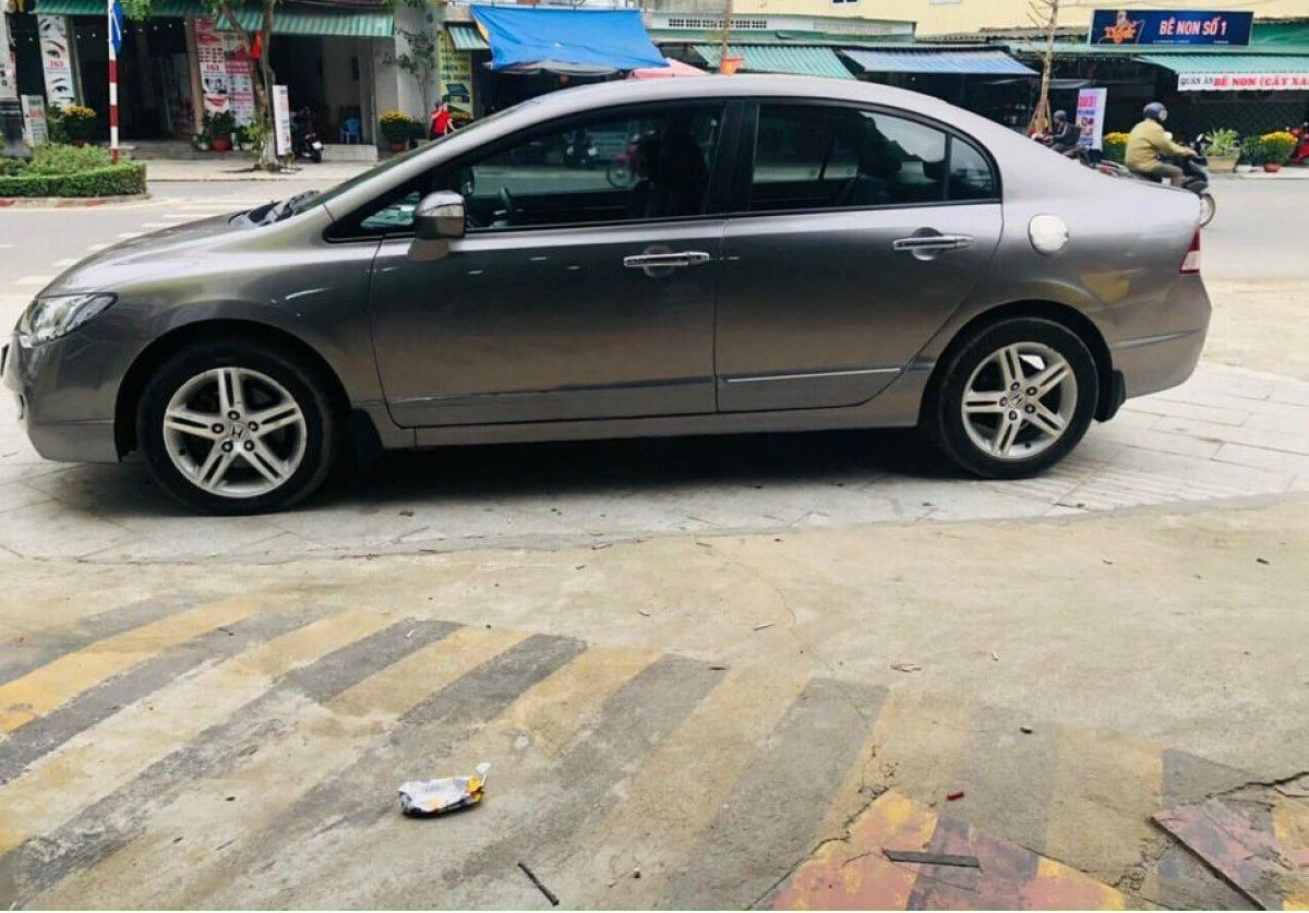 Honda Civic 2008 - Cần bán gấp Honda Civic sản xuất 2008, màu xám xe gia đình