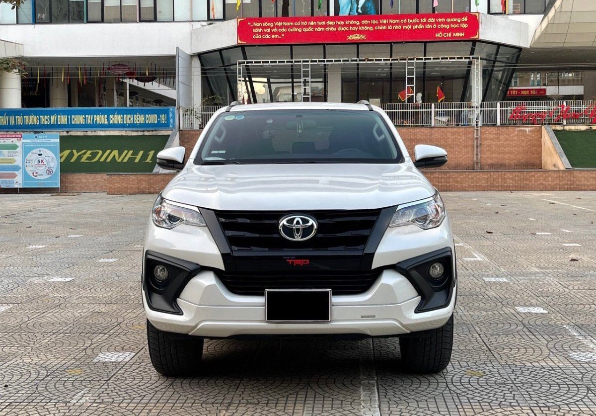 Toyota Fortuner   Sportivo 2019 - Bán xe Toyota Fortuner Sportivo năm 2019, màu trắng