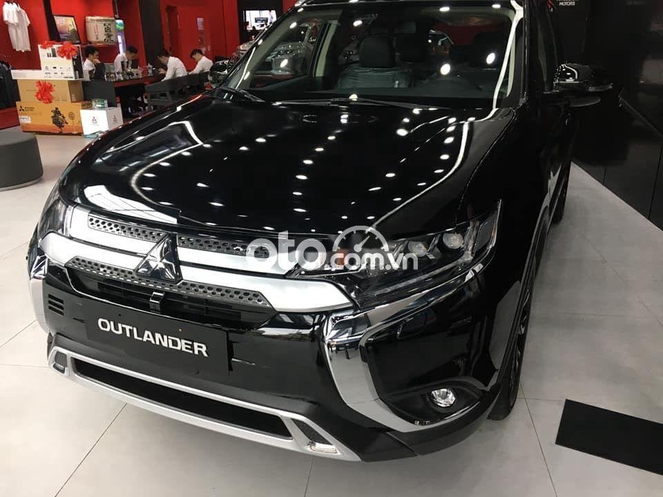 Mitsubishi Stavic 2021 - Cần bán xe Mitsubishi Outlander năm sản xuất 2021, màu đen