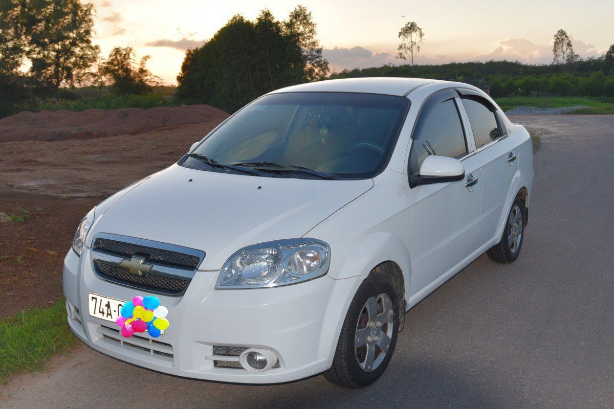 Chevrolet Aveo 2012 - Cần bán xe Chevrolet Aveo năm sản xuất 2012, màu trắng