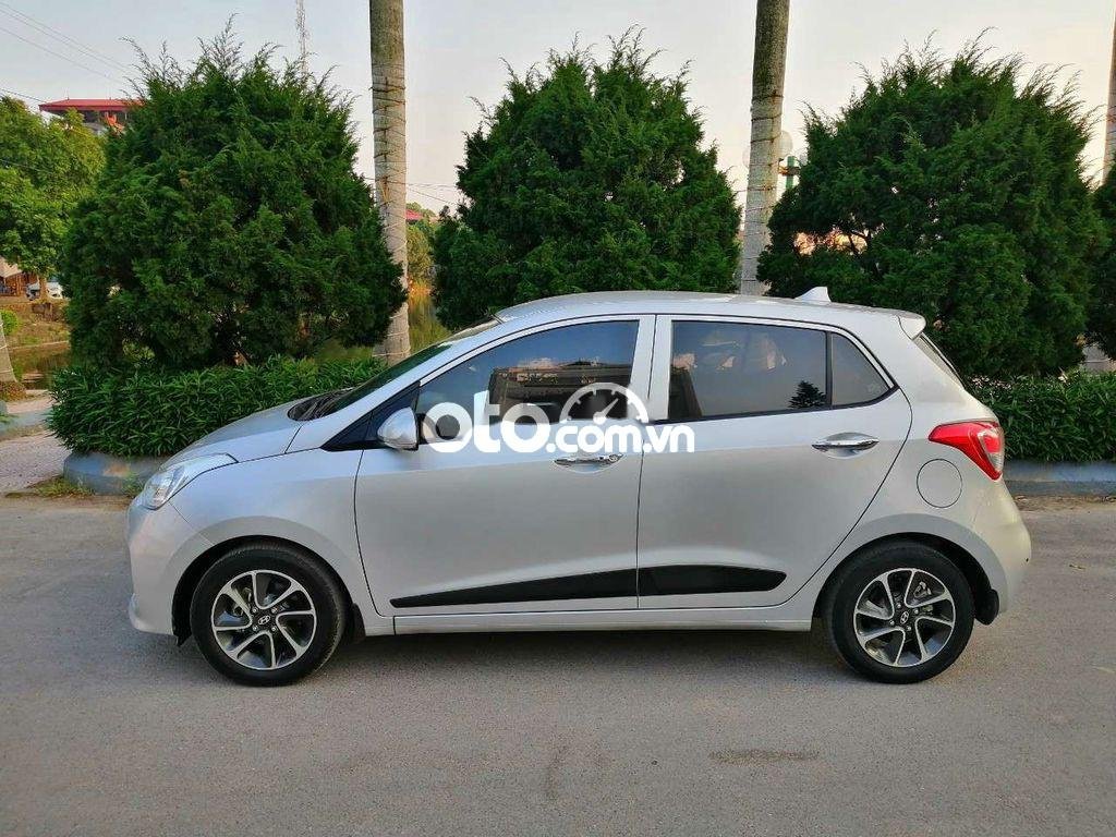 Hyundai Grand i10 2018 - Cần bán Hyundai Grand i10 sản xuất 2018, màu bạc, xe nhập như mới, giá 342tr