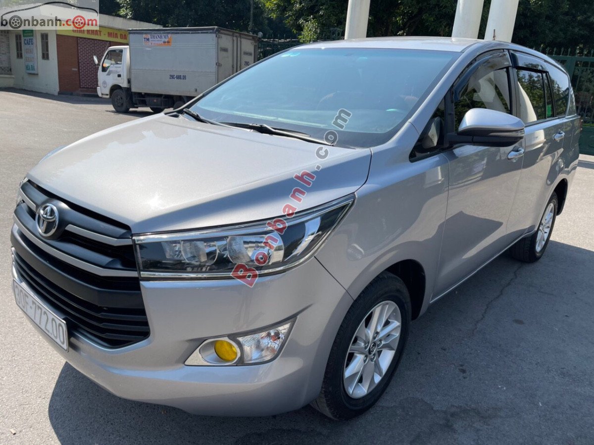 Toyota Innova   2.0E   2019 - Bán xe Toyota Innova 2.0E năm 2019, màu bạc xe gia đình  