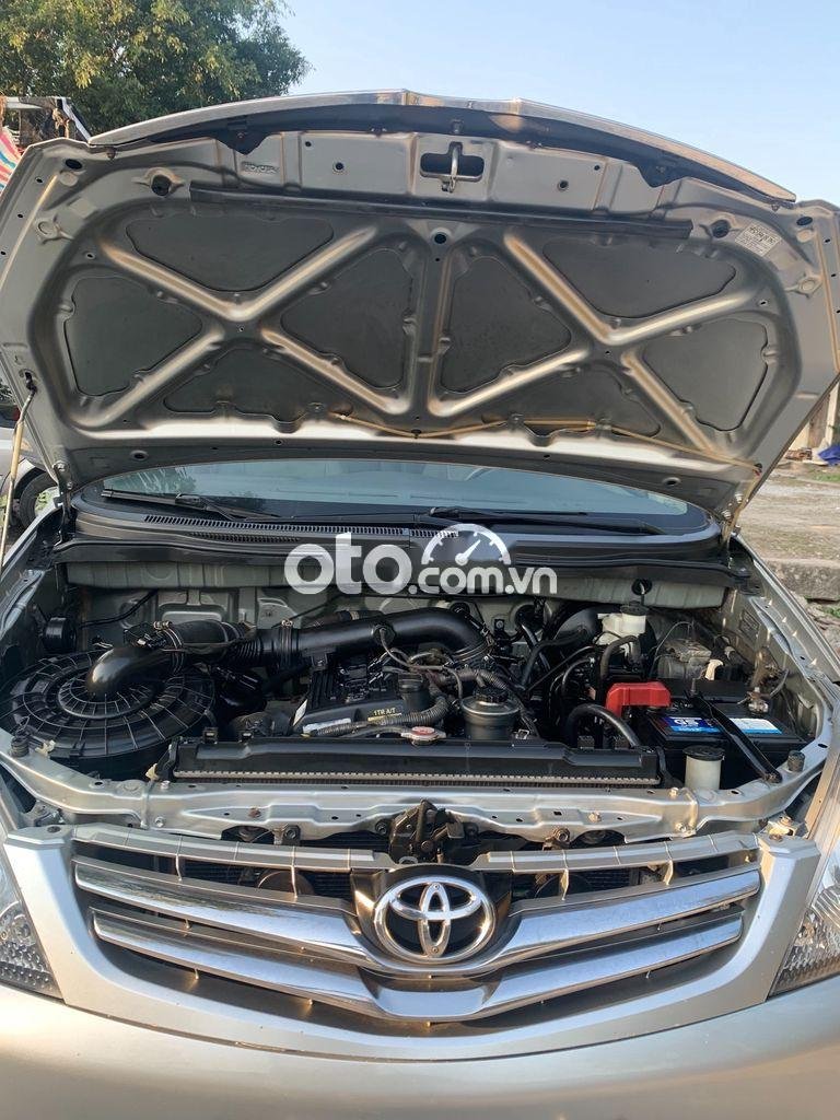 Toyota Innova  V  2009 - Cần bán xe Toyota Innova V đời 2009, màu bạc số tự động