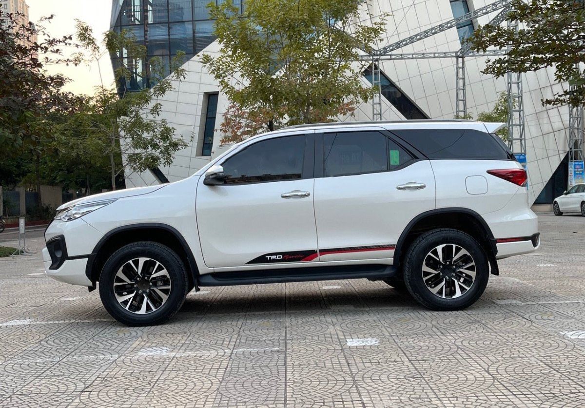 Toyota Fortuner   Sportivo 2019 - Bán xe Toyota Fortuner Sportivo năm 2019, màu trắng