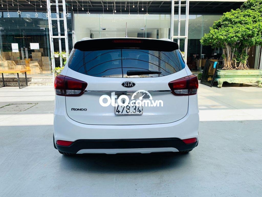 Kia Rondo   2.0 GAT  2018 - Cần bán gấp Kia Rondo 2.0 GAT đời 2018, màu trắng số tự động