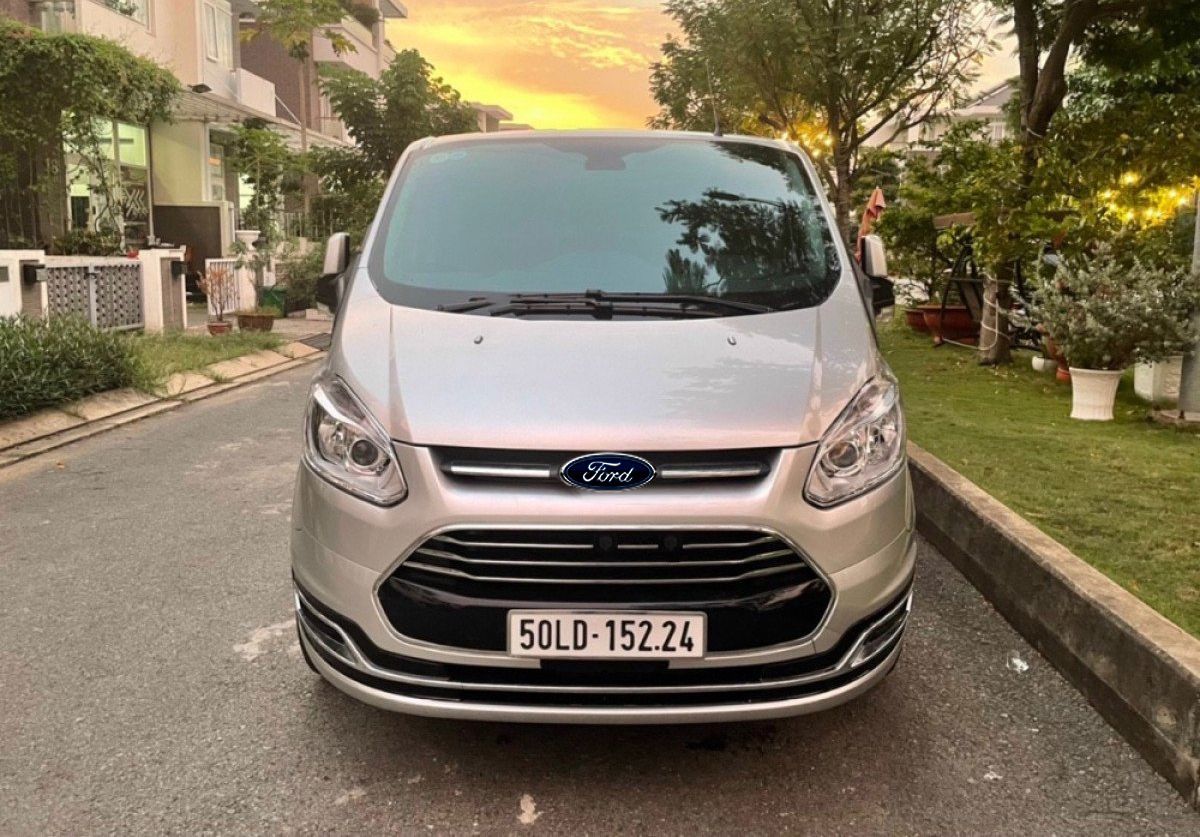 Ford Tourneo   2.0 AT   2020 - Cần bán lại xe Ford Tourneo 2.0 AT 2020, màu bạc