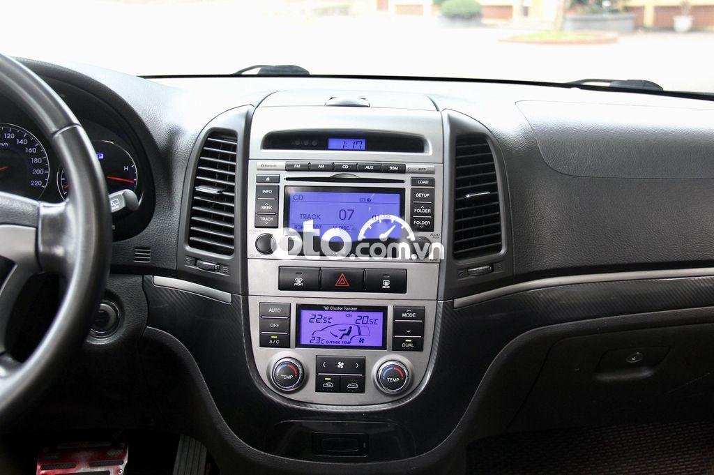 Hyundai Santa Fe 2010 - Bán ô tô Hyundai Santa Fe năm 2010, màu bạc