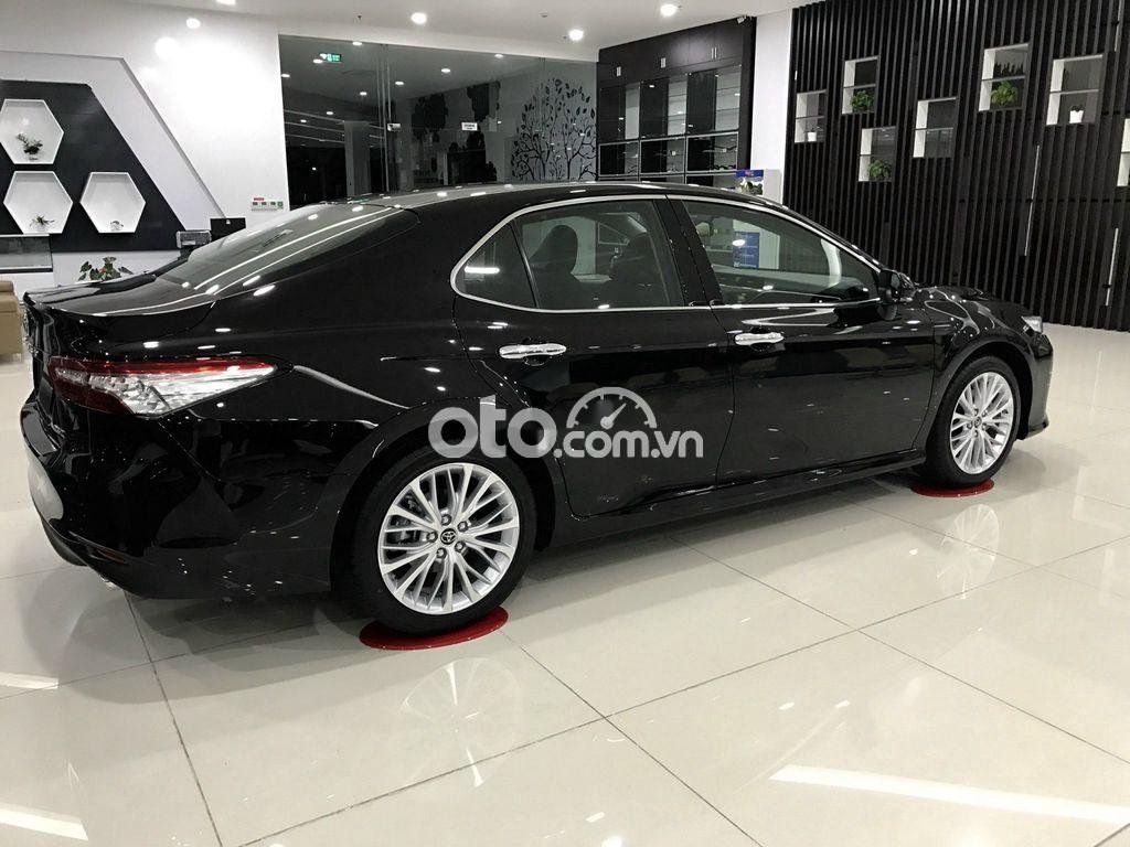 Toyota Camry 2021 - Cần bán xe Toyota Camry năm sản xuất 2021, màu đen, nhập khẩu