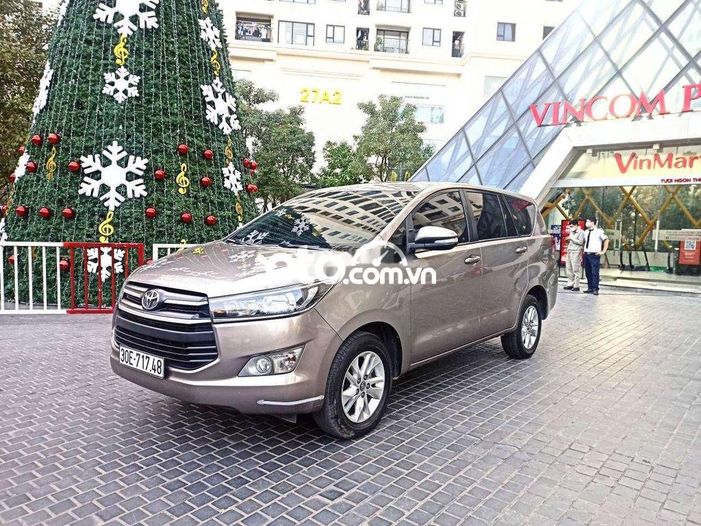 Toyota Innova  2.0G 2017 - Bán Toyota Innova 2.0G sản xuất 2017, màu xám số tự động