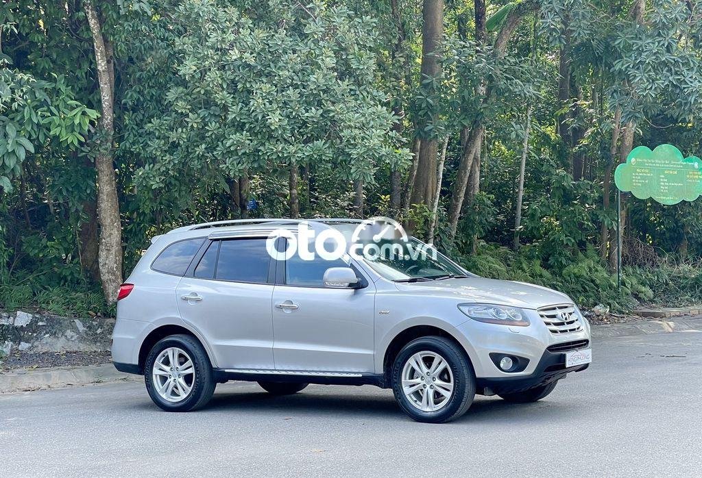 Hyundai Santa Fe 2010 - Bán ô tô Hyundai Santa Fe năm 2010, màu bạc