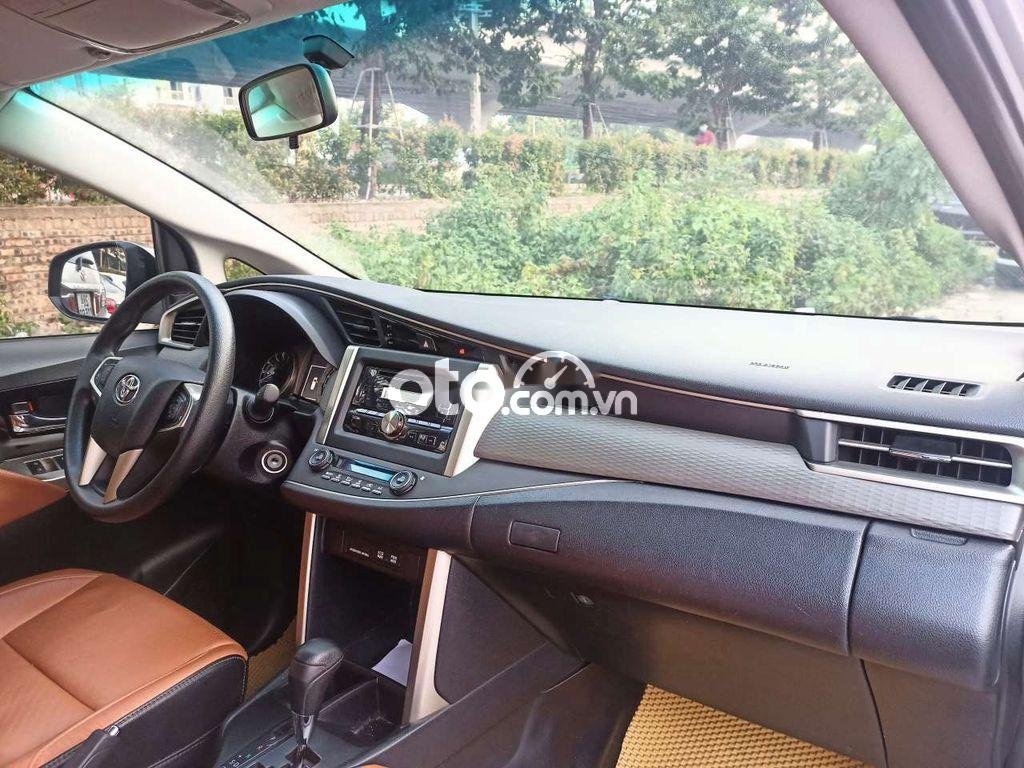 Toyota Innova  2.0G 2017 - Bán Toyota Innova 2.0G sản xuất 2017, màu xám số tự động