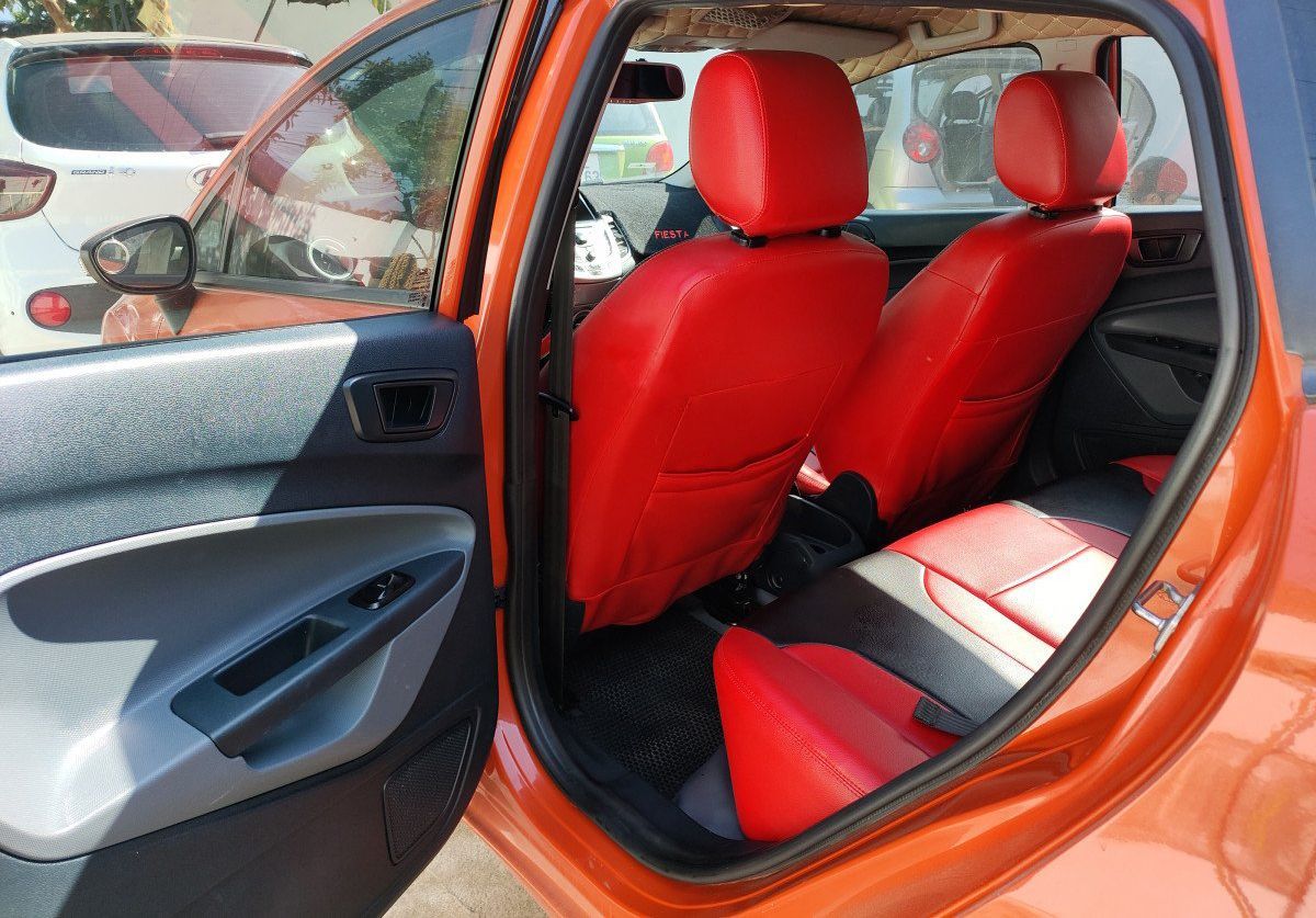 Ford Fiesta 2011 - Bán ô tô Ford Fiesta năm sản xuất 2011, màu cam