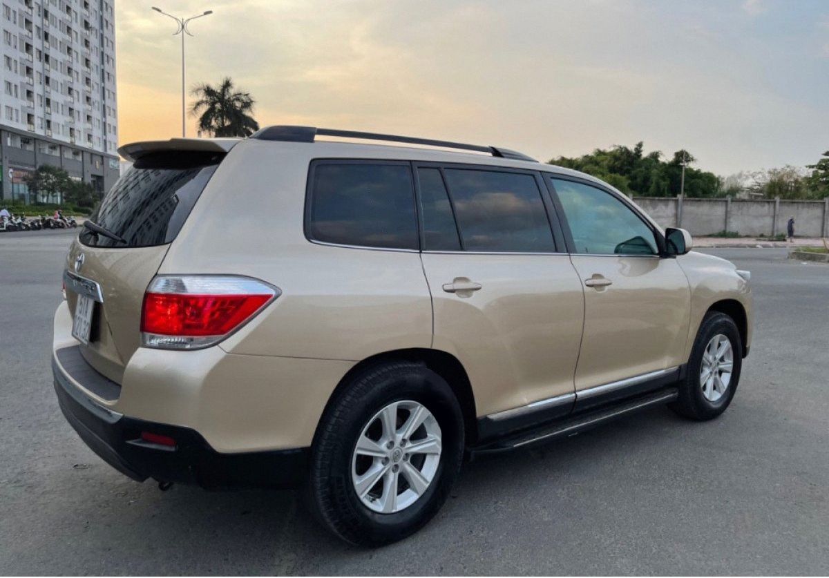 Toyota Highlander   SE 2011 - Bán Toyota Highlander SE đời 2011, xe nhập chính chủ, giá chỉ 860 triệu