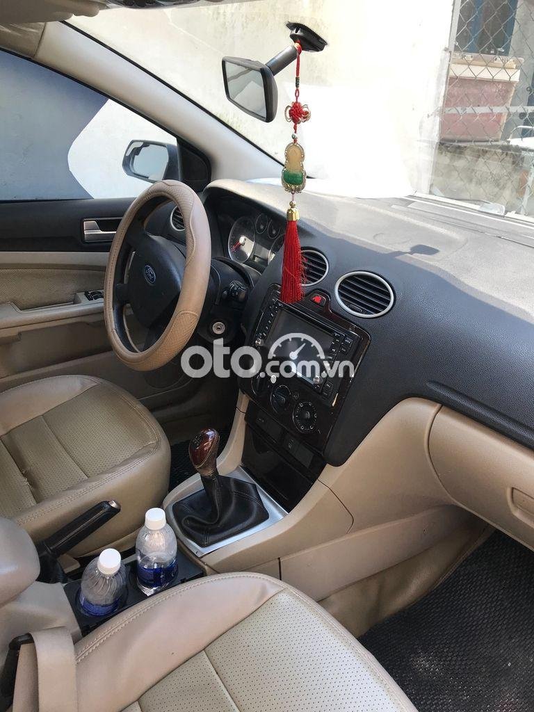 Ford Focus 2005 - Cần bán gấp Ford Focus đời 2005, màu bạc, nhập khẩu  