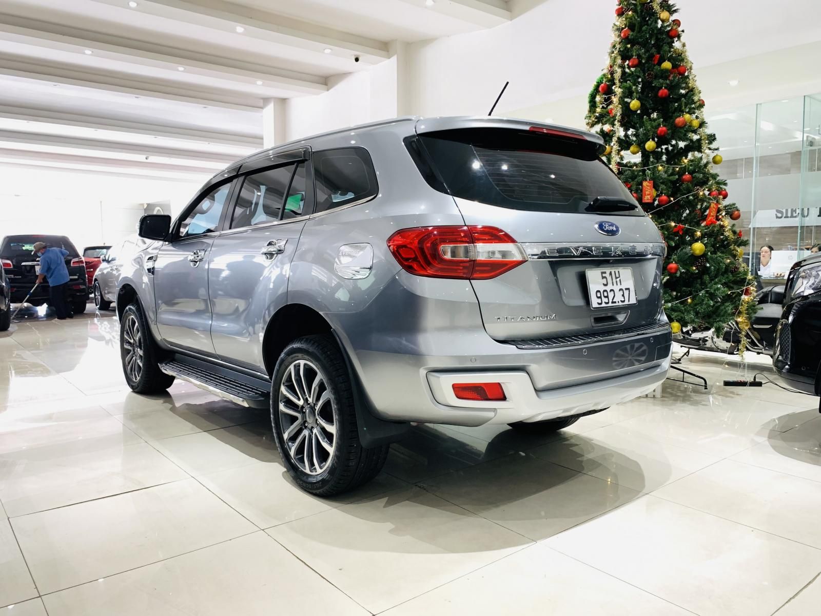 Ford Everest AT 2019 - Bán xe Ford Everest AT sản xuất 2019, xe cực mới, máy dầu, biển thành phố, có trả góp