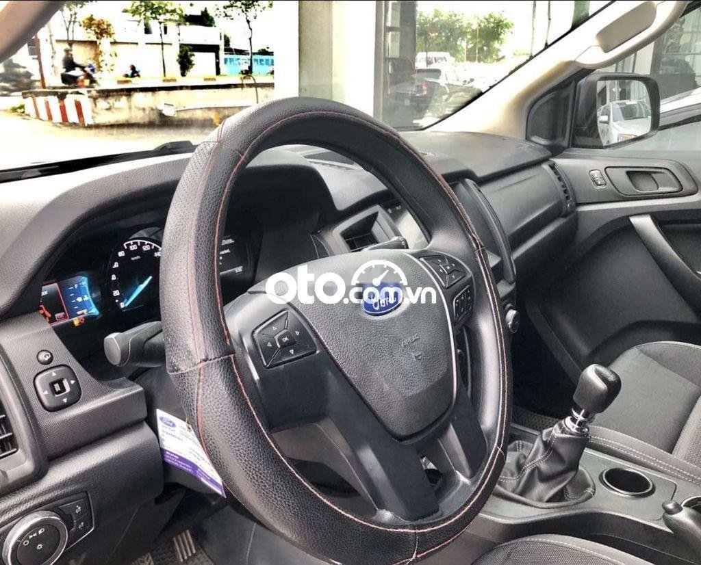 Ford Everest 2018 - Bán Ford Everest Ambiente 2.0MT 4x2 2018, màu xanh lam, nhập khẩu còn mới, 815 triệu