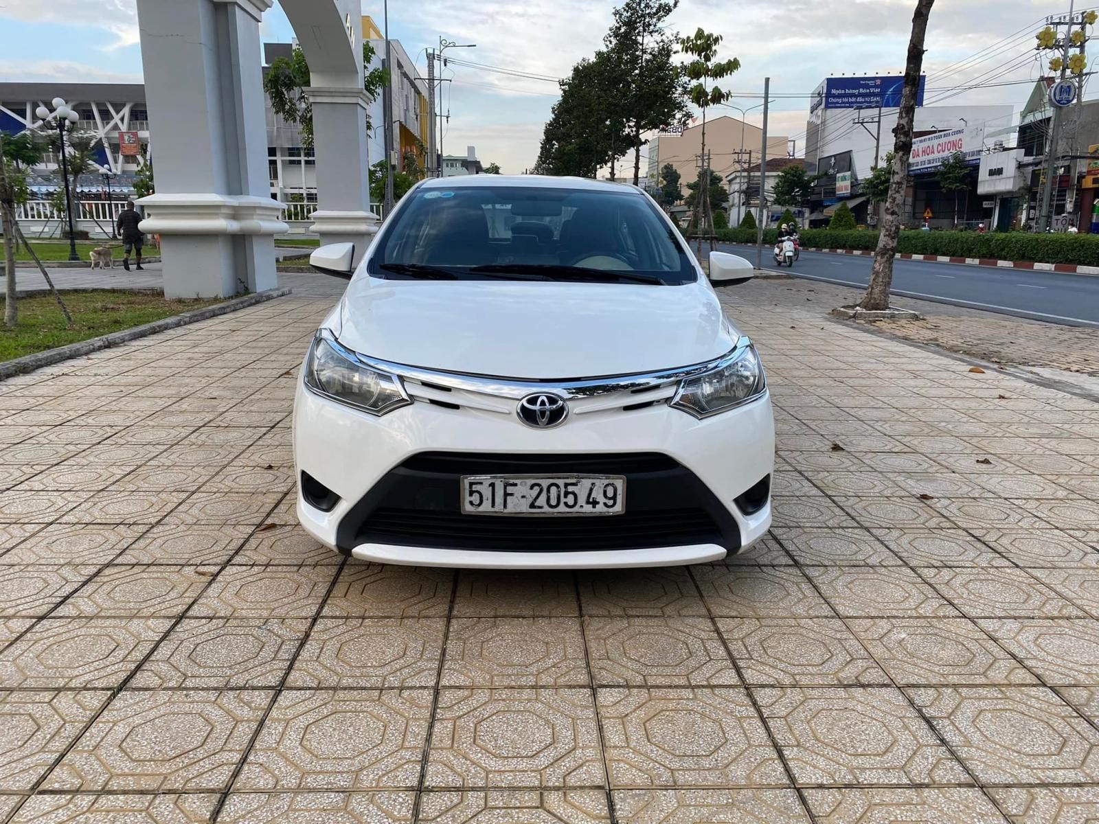 Toyota Vios   1.5E  2015 - Cần bán lại xe Toyota Vios 1.5E 2015, màu trắng
