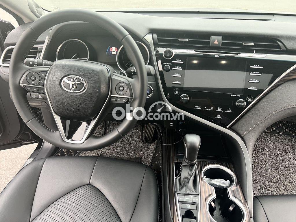 Toyota Camry   2.5 Q  2020 - Bán Toyota Camry 2.5 Q đời 2020, màu đen còn mới