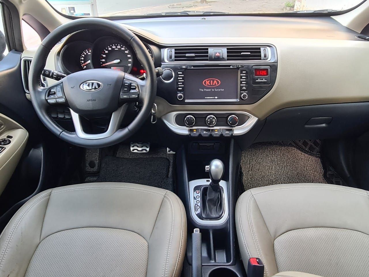 Kia Rio AT 2015 - Bán ô tô Kia Rio AT năm 2015, màu nâu, giá chỉ 385 triệu