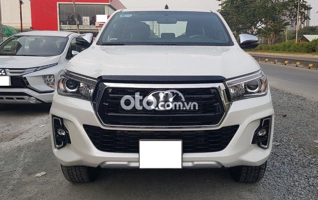 Toyota Hilux   2.8G AT 4x4 2018 - Cần bán gấp Toyota Hilux 2.8G AT 4x4 đời 2018, màu trắng, nhập khẩu