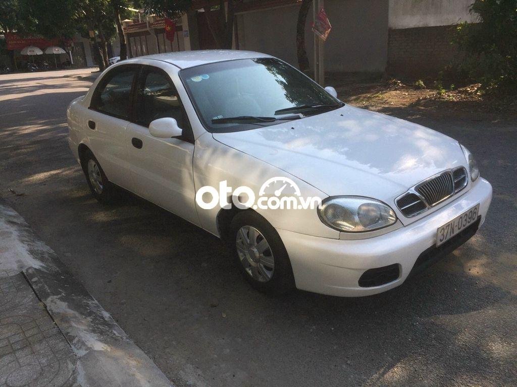 Daewoo Lanos 2004 - Cần bán xe Daewoo Lanos đời 2004, màu trắng