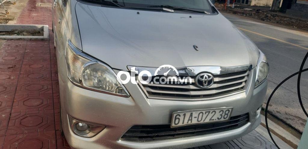 Toyota Innova 2.0G 2012 - Cần bán Toyota Innova 2.0G năm sản xuất 2012, màu bạc 