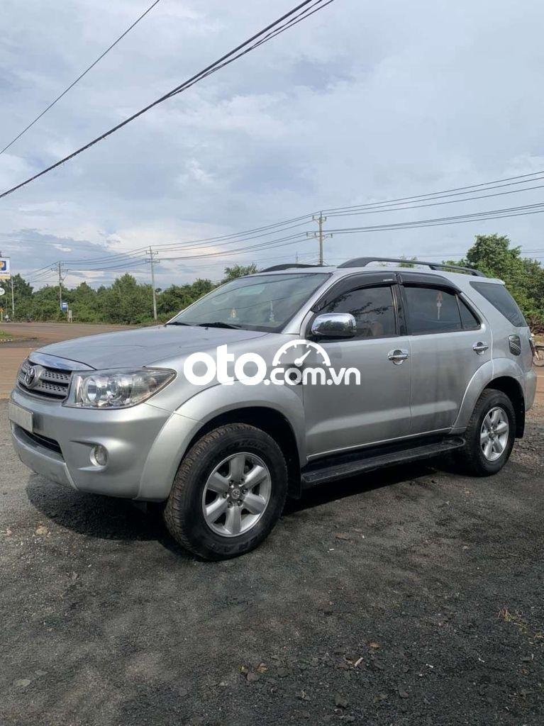 Toyota Fortuner G 2009 - Bán Toyota Fortuner G đời 2009, màu bạc số sàn