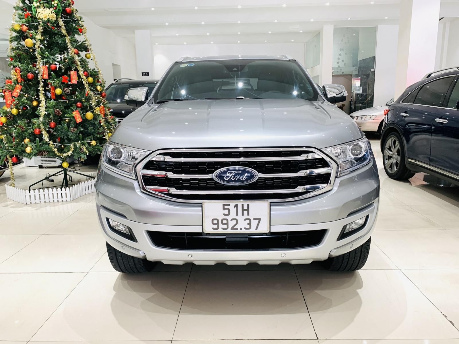 Ford Everest AT 2019 - Bán xe Ford Everest AT sản xuất 2019, xe cực mới, máy dầu, biển thành phố, có trả góp