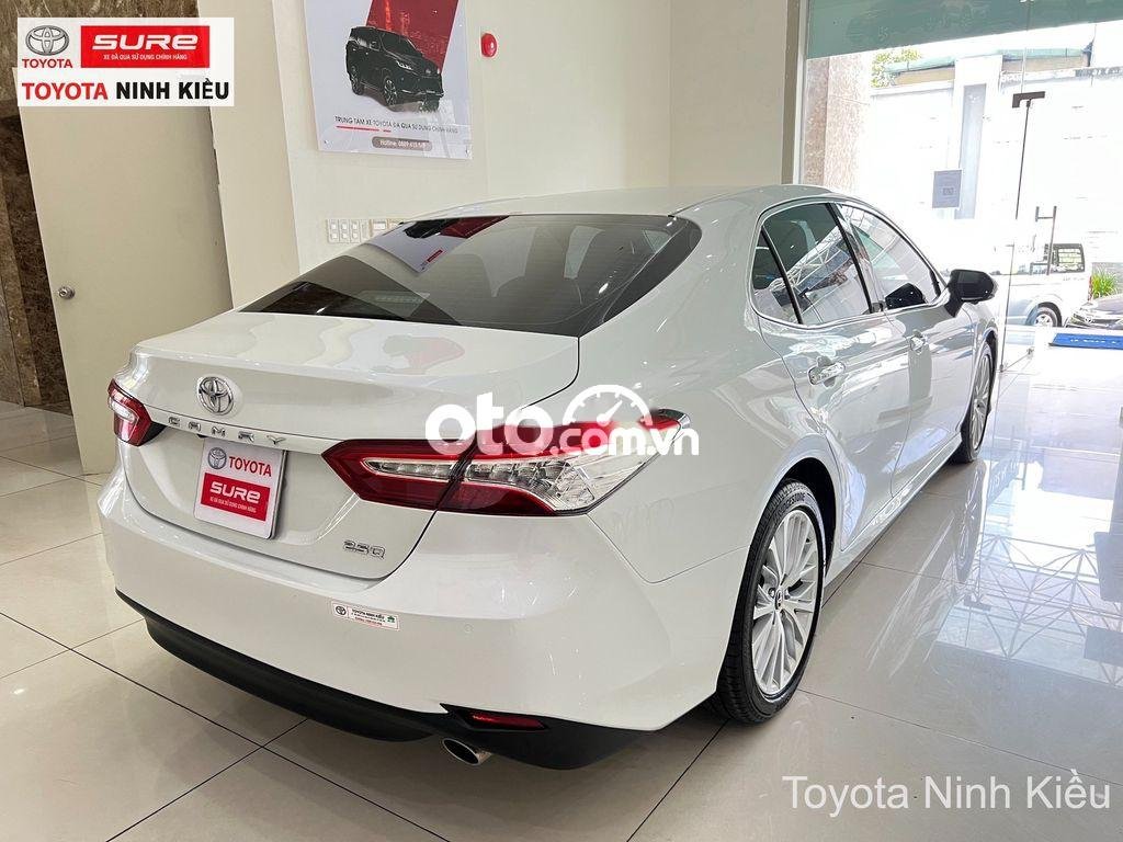 Toyota Camry   2.5Q  2019 - Bán ô tô Toyota Camry 2.5Q 2019, màu trắng, nhập khẩu nguyên chiếc