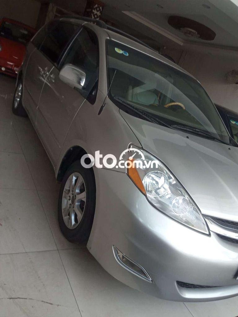 Toyota Sienna LE 2005 - Cần bán gấp Toyota Sienna LE sản xuất năm 2005, màu xám, nhập khẩu, 380 triệu