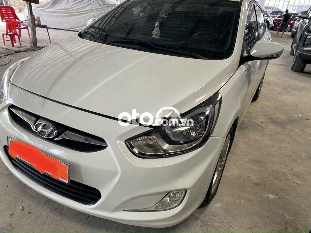 Hyundai Accent MT 2011 - Bán Hyundai Accent MT đời 2011, màu trắng  