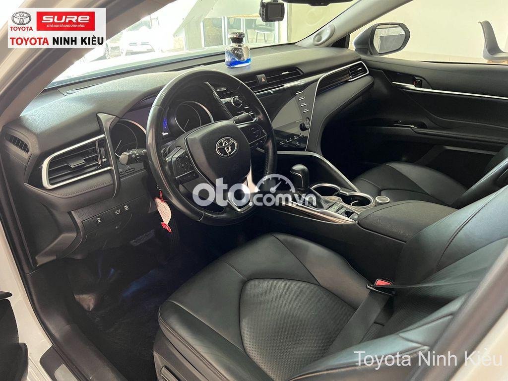 Toyota Camry   2.5Q  2019 - Bán ô tô Toyota Camry 2.5Q 2019, màu trắng, nhập khẩu nguyên chiếc