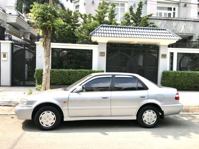Toyota Corolla GLi 2000 - Cần bán gấp Toyota Corolla GLi 2000, màu bạc 