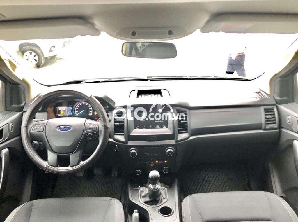 Ford Everest 2018 - Bán Ford Everest Ambiente 2.0MT 4x2 2018, màu xanh lam, nhập khẩu còn mới, 815 triệu