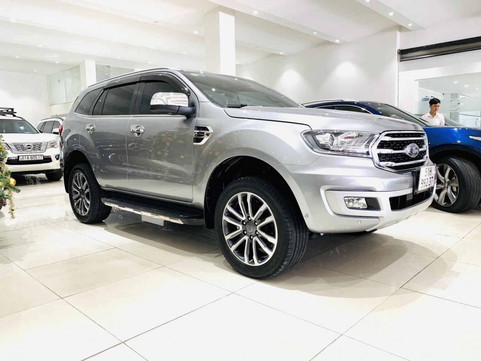 Ford Everest AT 2019 - Bán xe Ford Everest AT sản xuất 2019, xe cực mới, máy dầu, biển thành phố, có trả góp