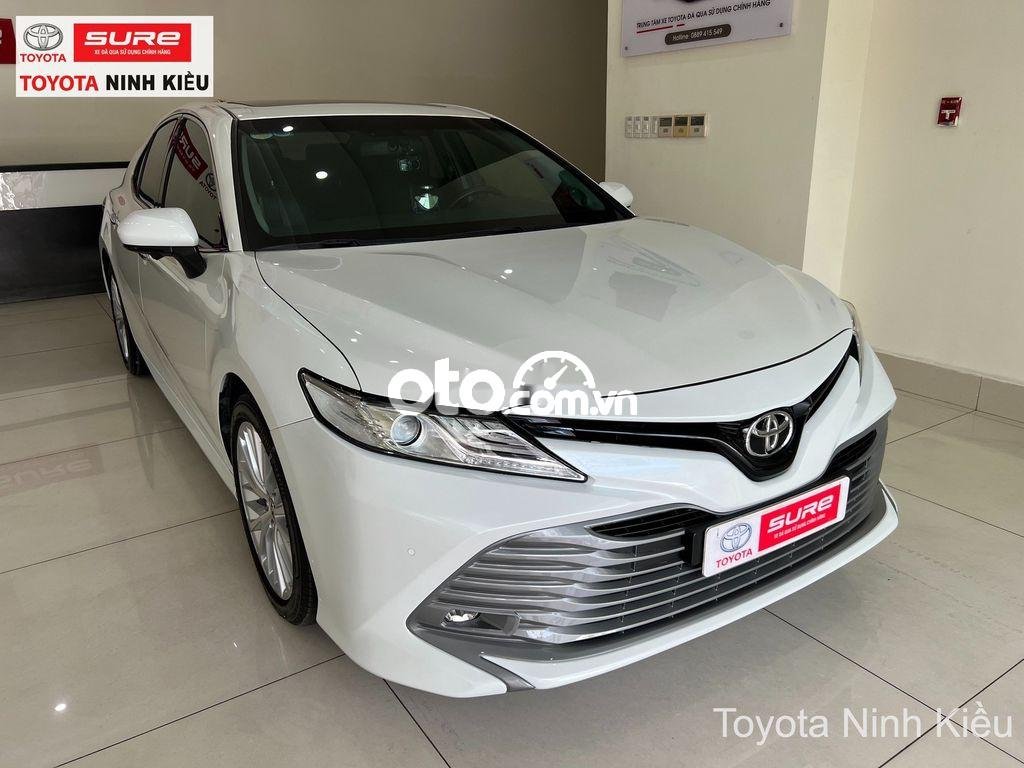 Toyota Camry   2.5Q  2019 - Bán ô tô Toyota Camry 2.5Q 2019, màu trắng, nhập khẩu nguyên chiếc